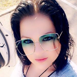 Meet your Posher, Yanay